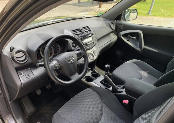 Toyota RAV4 cena 44900 przebieg: 230000, rok produkcji 2010 z Jasło małe 781